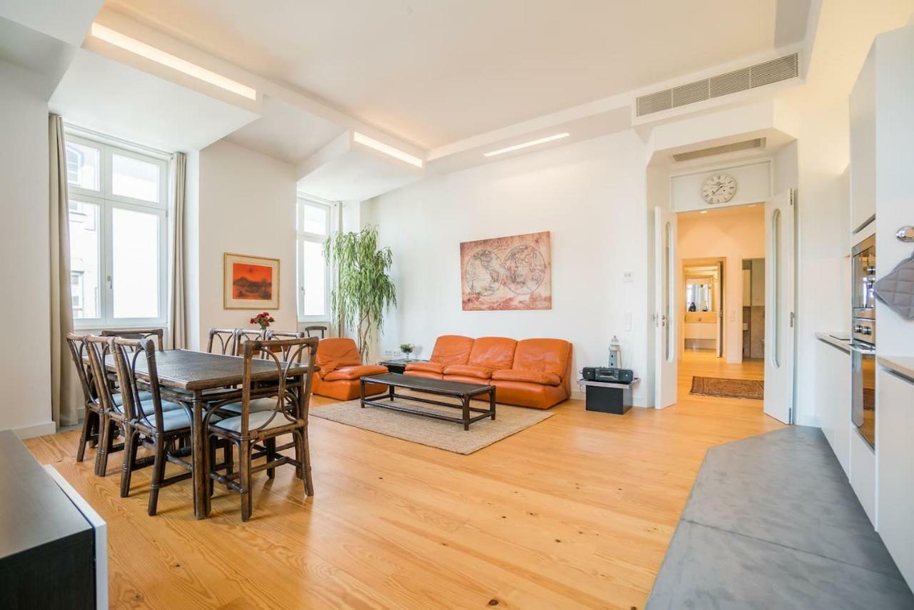 Spacious & Bright In Cais Sodre Lisbon
