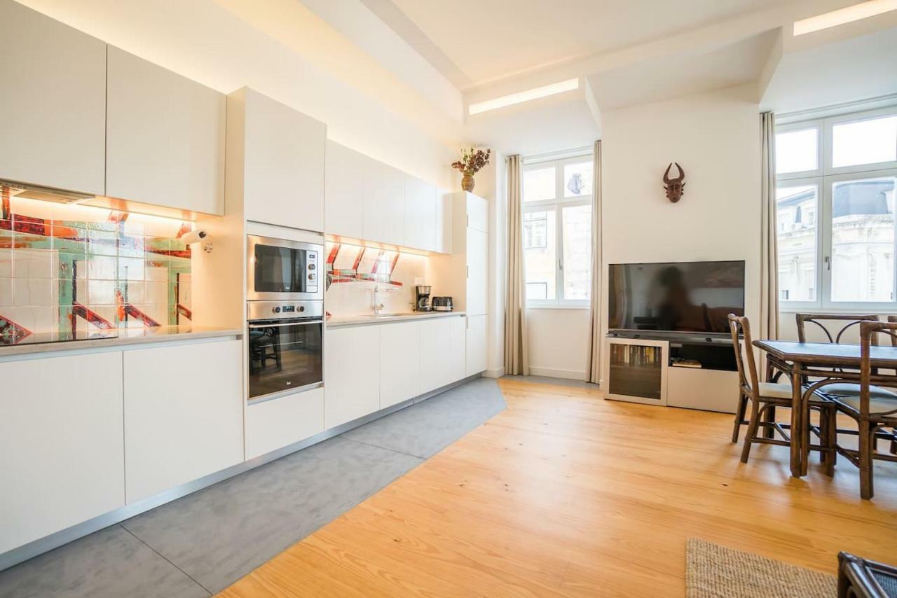 Apartment Spacious & Bright In Cais Sodre Lisbon