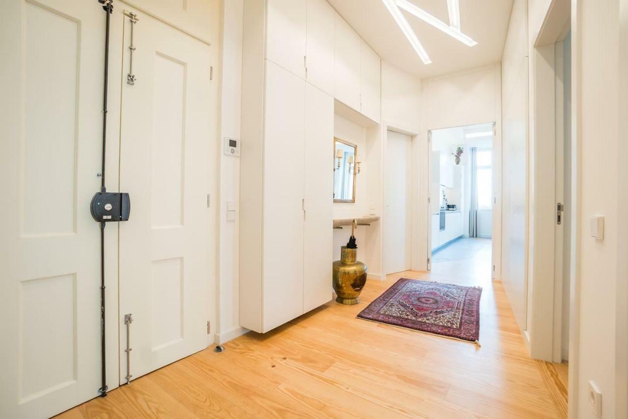 Spacious & Bright In Cais Sodre Lisbon