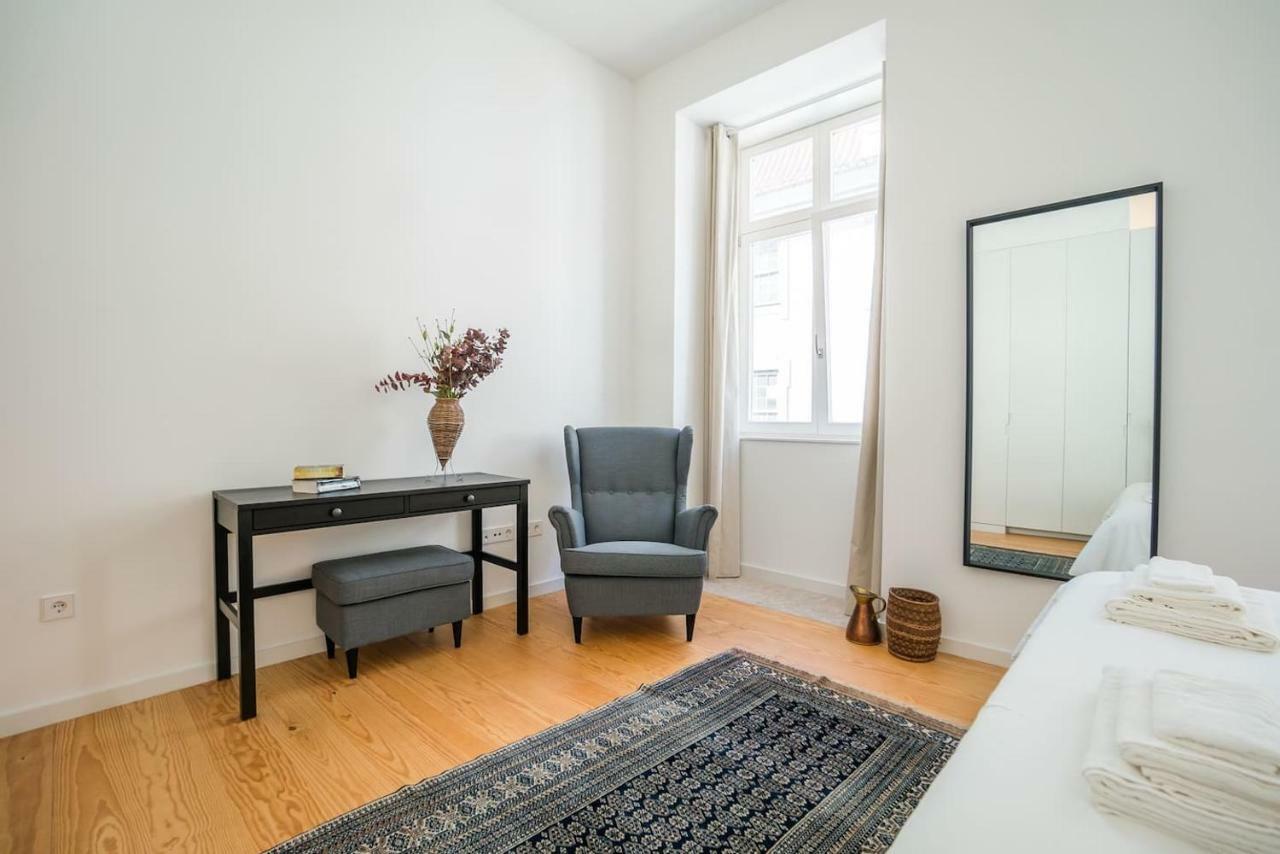 Spacious & Bright In Cais Sodre Apartment Lisbon
